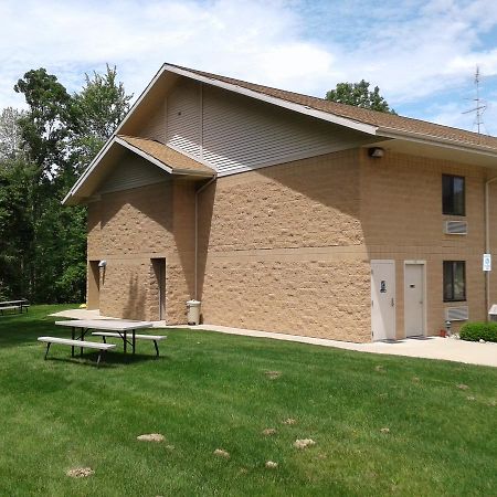 Oakridge Motel Newaygo エクステリア 写真