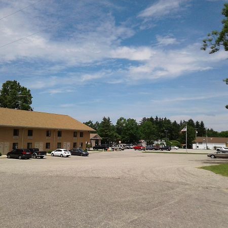 Oakridge Motel Newaygo エクステリア 写真